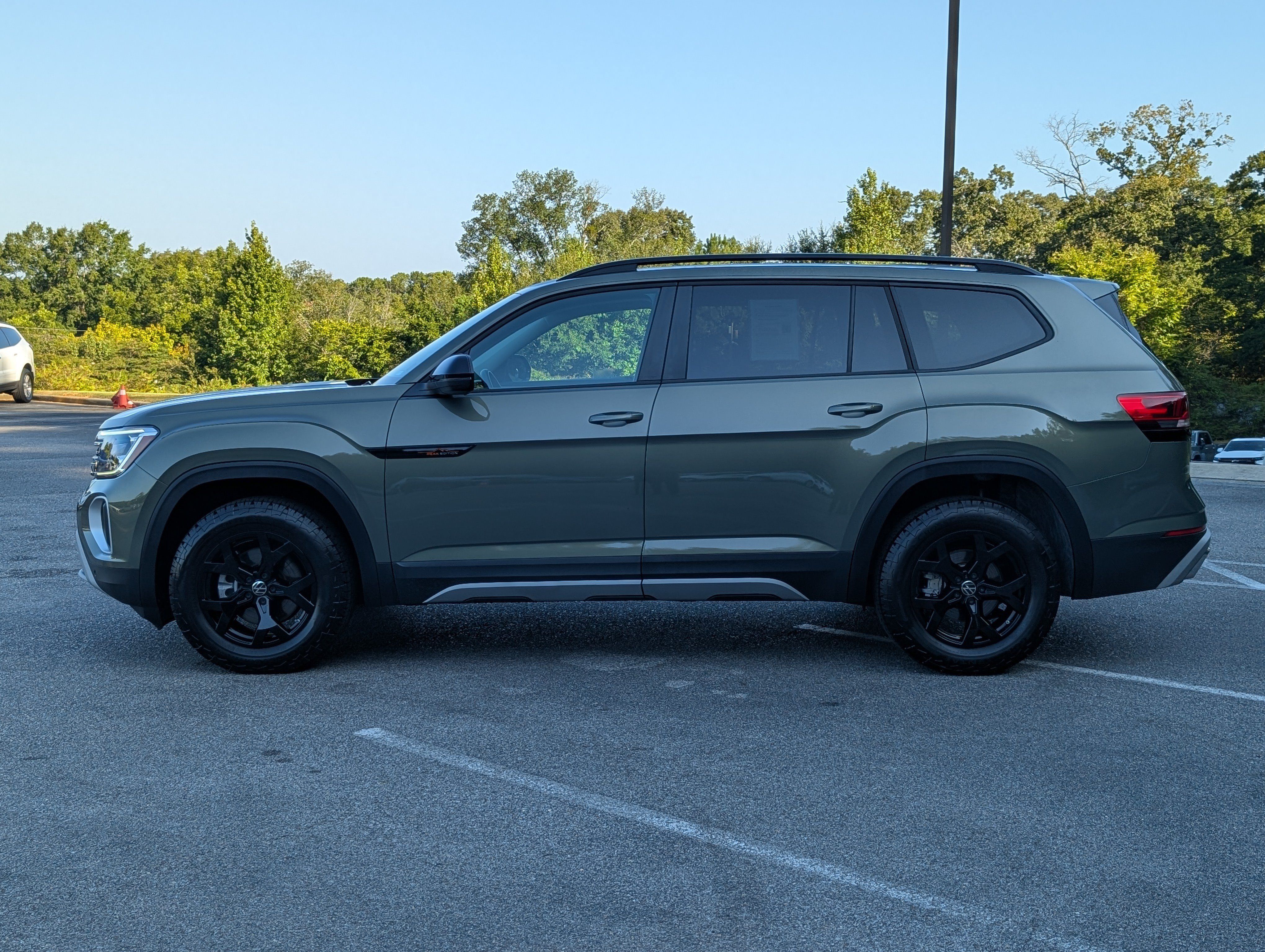 Used 2026 Volkswagen Atlas Peak Edition AWD/4WD image 6