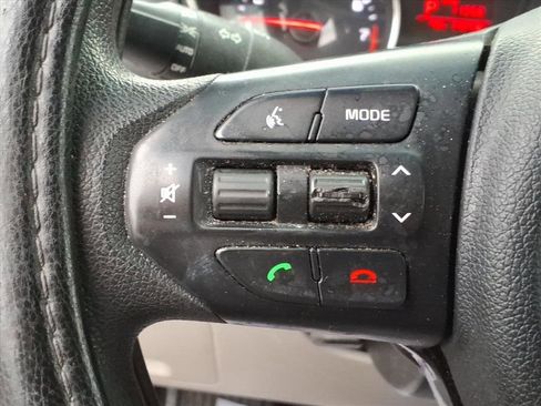 Used 2017 Kia Sedona L image 18