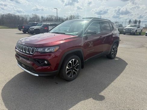 Used 2022 Jeep Compass Limited image 3