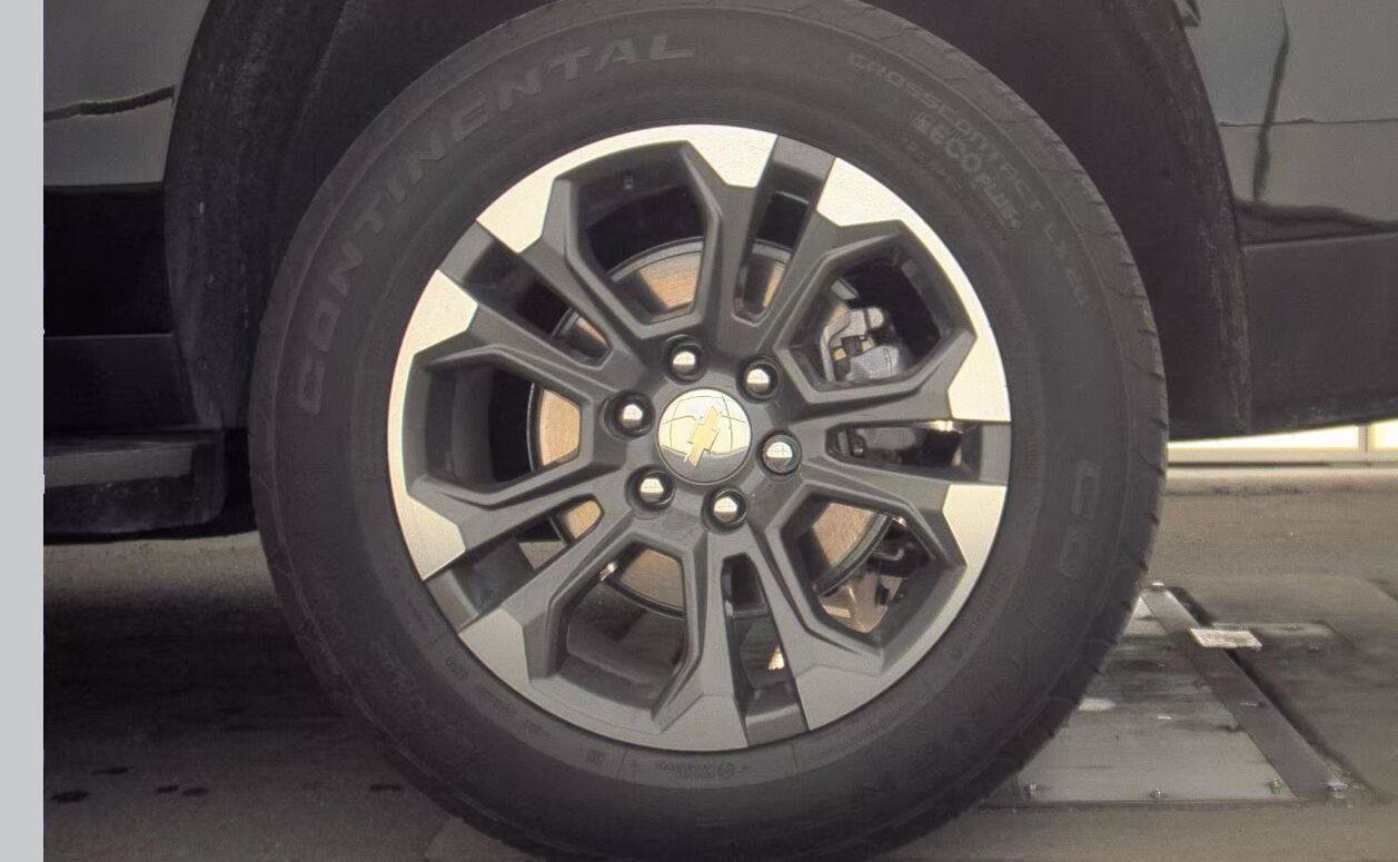 Used 2026 Chevrolet Suburban LS w/ LPO, Dark Essentials Package RWD image 15