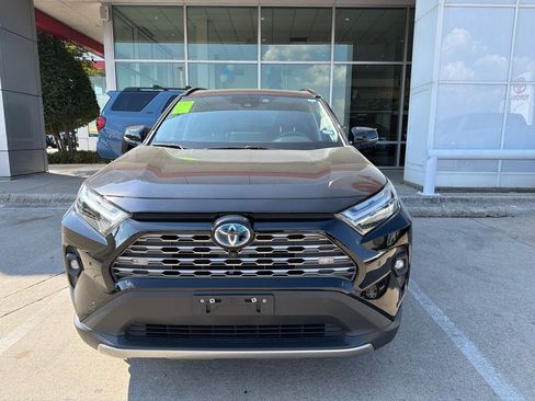 Used 2022 Toyota RAV4 Limited AWD/4WD image 2