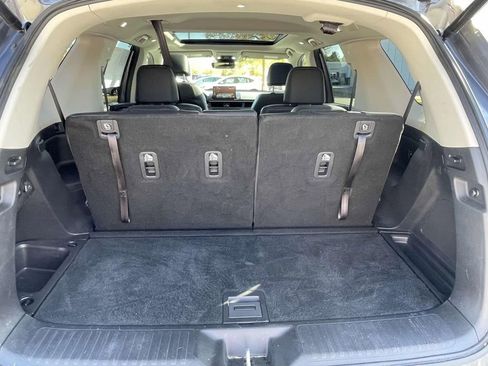 Used 2025 Honda Pilot Touring image 10