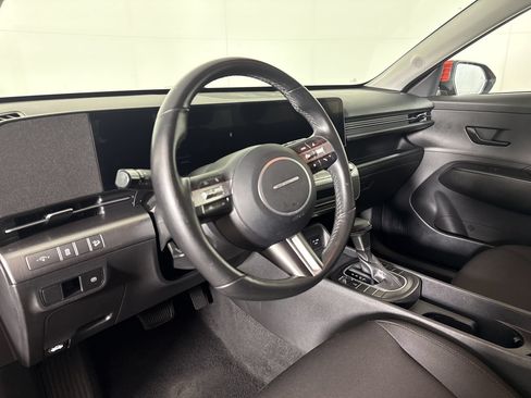Used 2025 Hyundai Kona SEL AWD/4WD image 4