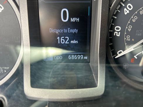 Used 2019 Toyota Tacoma TRD Off-Road w/ TRD Premium Off Road Package AWD/4WD image 17