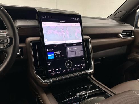 Used 2026 GMC Yukon Denali Ultimate AWD/4WD image 31