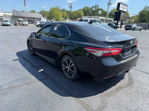 Used 2019 Toyota Camry SE FWD image 5