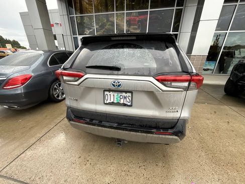Used 2023 Toyota RAV4 XSE AWD/4WD image 6