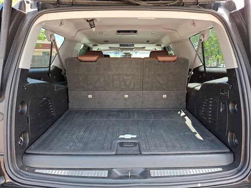 Used 2019 Chevrolet Suburban Premier w/ Premier Plus Edition AWD/4WD image 34