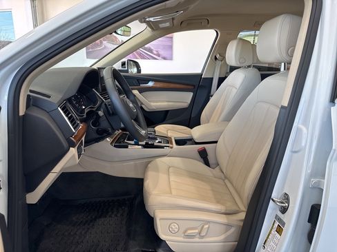 Used 2024 Audi Q5 2.0T Premium w/ Convenience Package image 14
