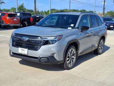 Used 2025 Subaru Forester Touring AWD/4WD image 2