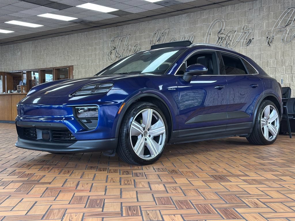 Used 2024 Porsche Macan 4 Electric w/ Premium Package AWD/4WD image 5