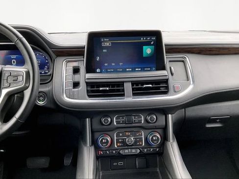 Used 2023 Chevrolet Suburban Premier image 9