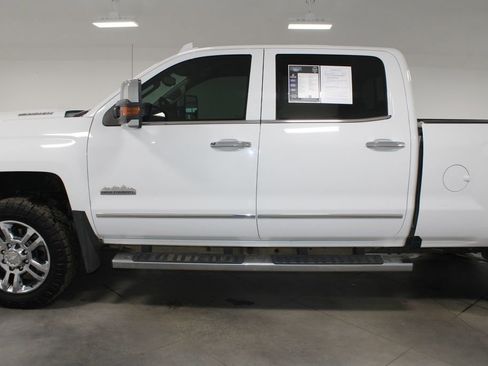Used 2019 Chevrolet Silverado 2500 High Country w/ Duramax Plus Package image 6