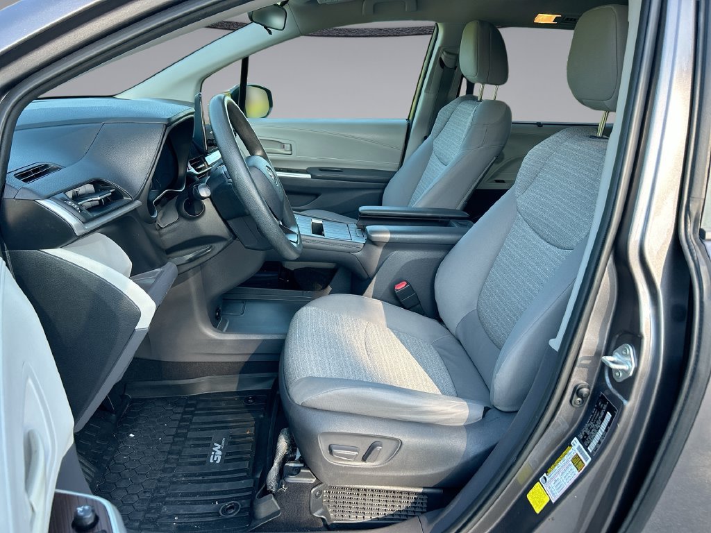 Used 2021 Toyota Sienna LE FWD image 11