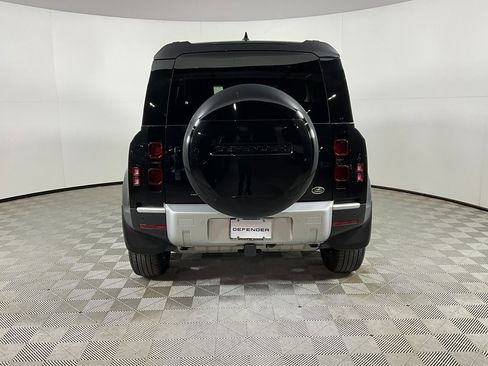 Used 2023 Land Rover Defender 90 SE image 8
