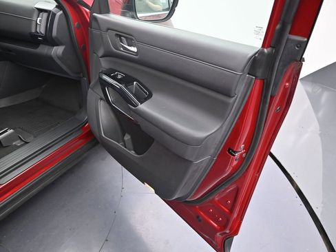 Used 2022 Nissan Pathfinder SV image 7