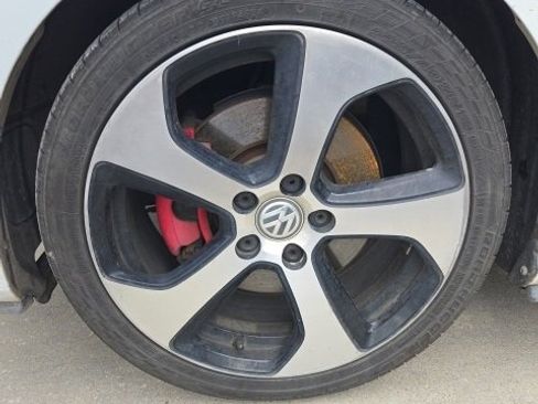 Used 2015 Volkswagen GTI SE image 9