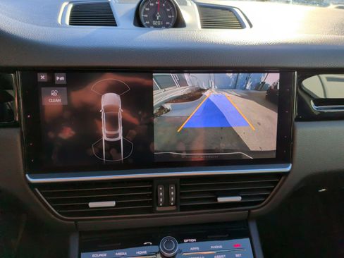 Used 2021 Porsche Cayenne Coupe image 25