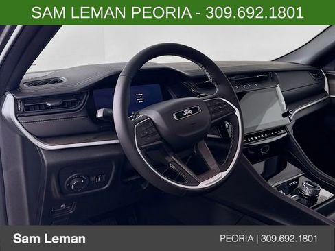 New 2026 Jeep Grand Cherokee Altitude image 9