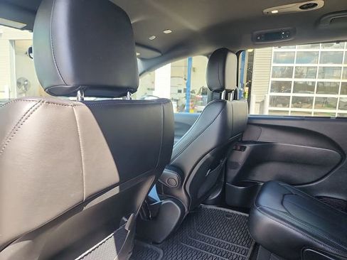 Used 2025 Chrysler Voyager LX FWD image 24