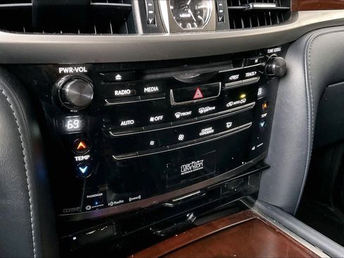 Used 2020 Lexus LX 570 4WD w/ 3rd Row & Luxury Pkg image 31