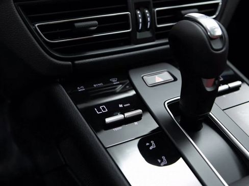 Certified 2025 Porsche Macan image 26