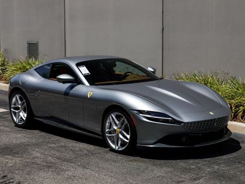 Used 2022 Ferrari Roma RWD image 7