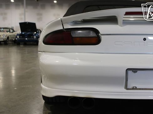 Used 2001 Chevrolet Camaro Z28 w/ SS Performance/Appearance Pkg image 39