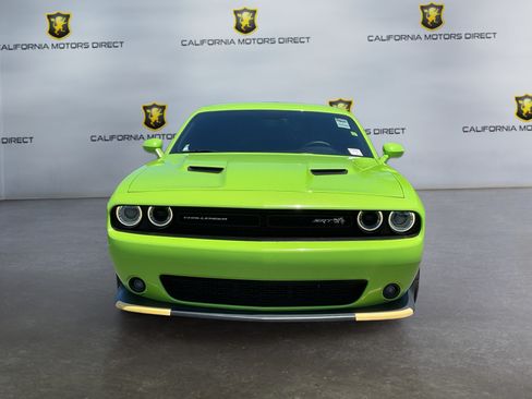 Used 2015 Dodge Challenger R/T Scat Pack w/ Leather Interior Group RWD image 2