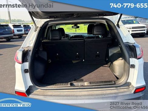 Used 2019 Jeep Cherokee Trailhawk AWD/4WD image 25