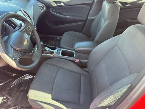 Used 2018 Chevrolet Cruze LT FWD image 14