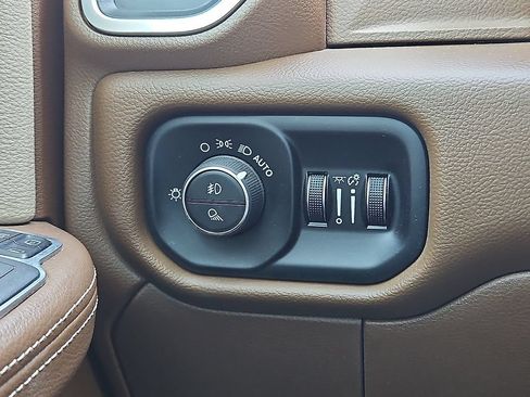 Used 2023 RAM 2500 Laramie AWD/4WD image 16
