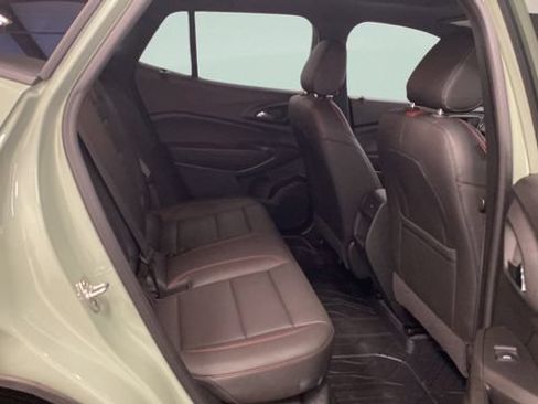 Used 2024 Chevrolet Trax RS w/ Sunroof Package FWD image 34