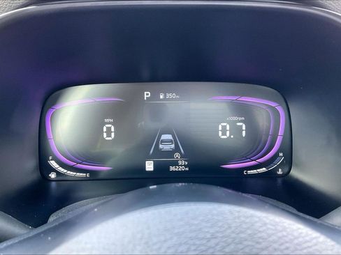 Used 2025 Kia Soul LX w/ LX Technology Package FWD image 12