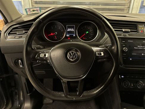 Used 2018 Volkswagen Tiguan SEL image 17