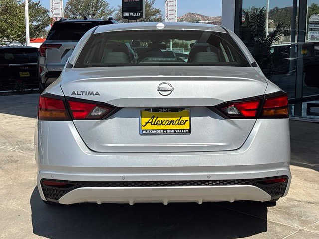 Used 2025 Nissan Altima 2.5 SV FWD image 8