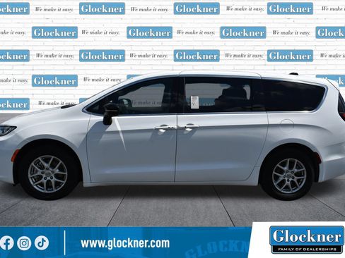 Used 2025 Chrysler Pacifica Select FWD image 10