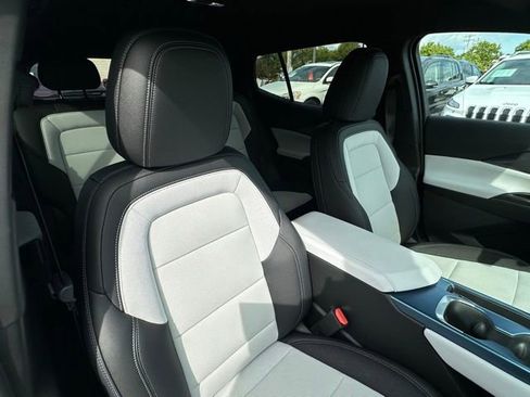 Used 2024 Chevrolet Equinox EV LT image 25