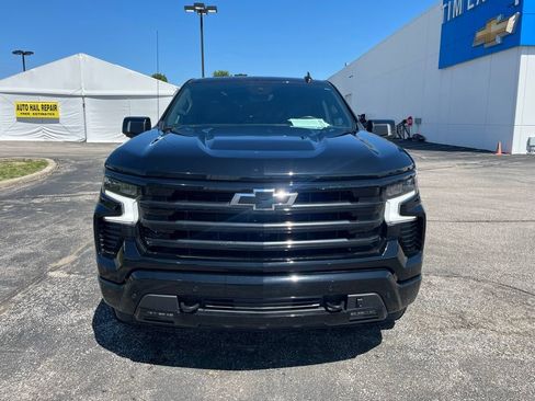 Used 2025 Chevrolet Silverado 1500 High Country w/ Midnight Edition AWD/4WD image 2