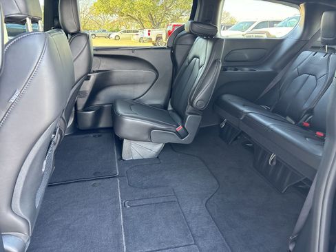 New 2026 Chrysler Pacifica Select w/ S Appearance Package image 11