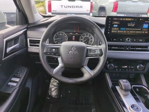 Used 2025 Mitsubishi Outlander SE FWD image 15