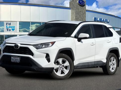 Used 2021 Toyota RAV4 XLE w/ Carpet Mat Package (TMS) FWD image 1