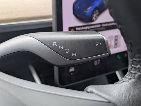 Used 2021 Tesla Model Y Long Range image 13