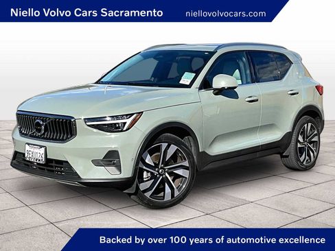 Used 2023 Volvo XC40 B5 Ultimate w/ Protection Package Premier image 1