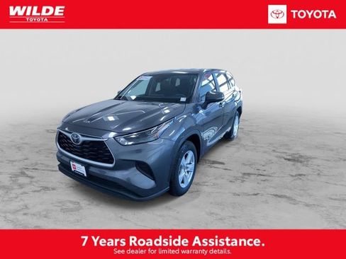 Certified 2023 Toyota Highlander L image 5