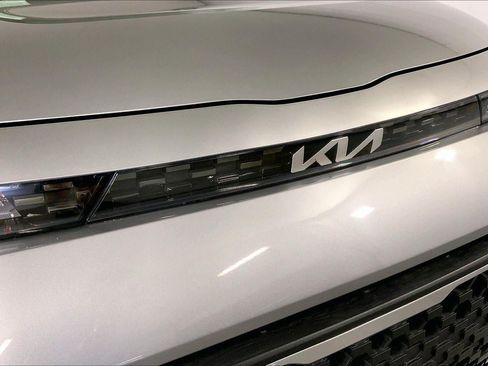 Certified 2025 Kia Soul LX w/ LX Technology Package FWD image 28