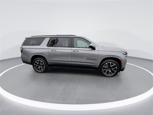 Used 2023 Chevrolet Suburban RST image 9