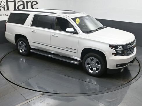 Used 2017 Chevrolet Suburban LT w/ LT Signature Package image 39