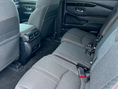 Used 2025 Honda Pilot Sport image 9