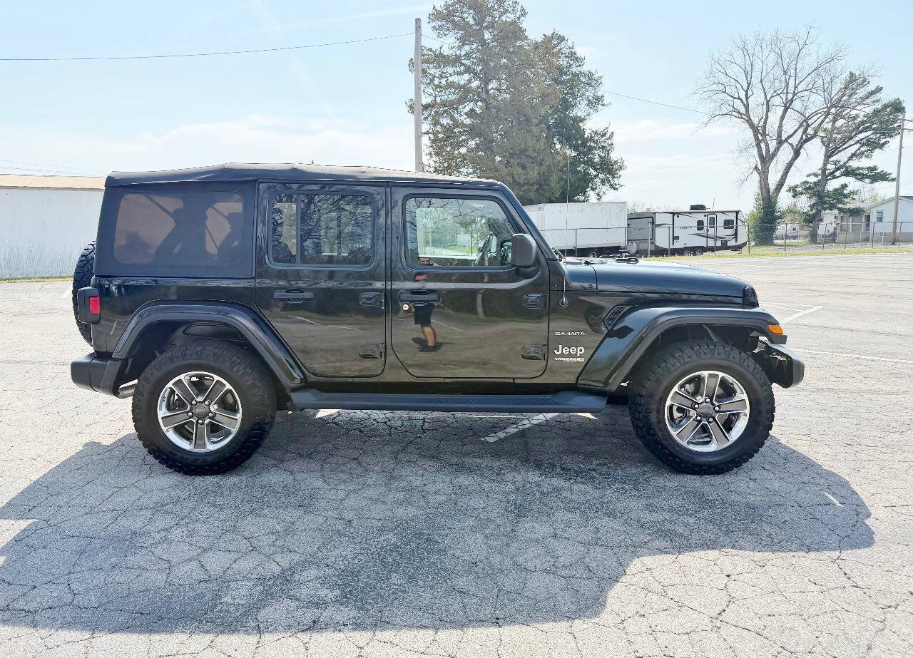 Used 2018 Jeep Wrangler Unlimited Sahara AWD/4WD image 4